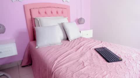 Snapshot of cannelasmith chatting on September 16, 7:33 pm cannelasmith online show from September 16, 7:33 pm