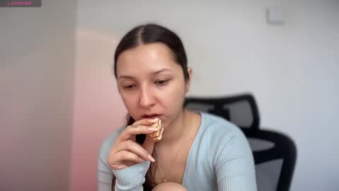 Emma online show from February 5, 9:25 am