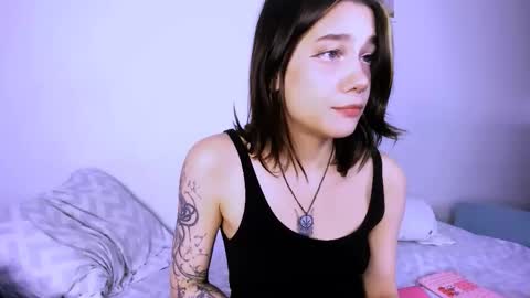 CaraDelfie online show from November 30, 8:40 am