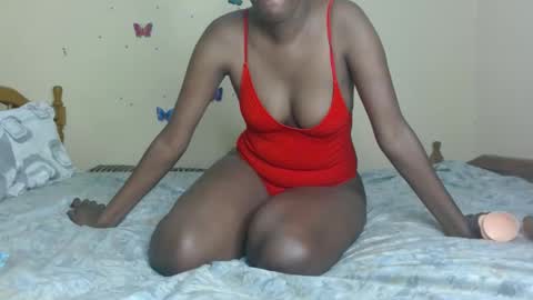 caramelebony_ online show from February 2, 2:45 pm