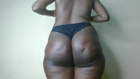 caramelebony_ online show from March 7, 3:39 pm