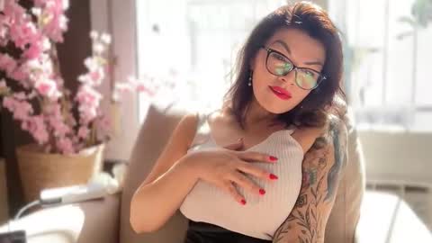 Snapshot of carlaconnortv chatting on October 6, 11:49 am Carla Connor online show from October 6, 11:49 am