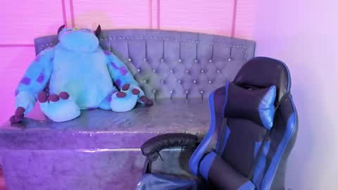 CARLYE   online show from March 8, 4:20 am