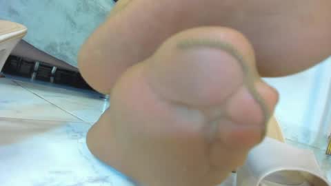 carlota_flow online show from April 17, 10:01 pm