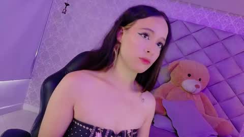 caro_adams1 online show from November 19, 1:00 pm