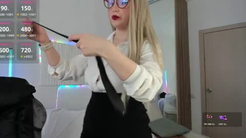 carol_may_ online show from April 19, 6:02 am