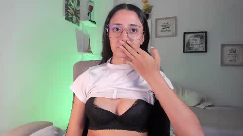 Snapshot of caroliine__ chatting on February 26, 9:07 pm Caroline online show from February 26, 9:07 pm