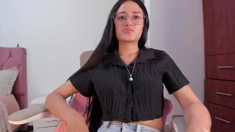 Snapshot of caroliine__ chatting on December 5, 5:06 pm Caroline online show from December 5, 5:06 pm