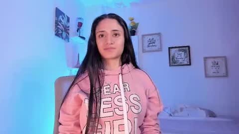 Snapshot of caroliine__ chatting on February 16, 2:00 am Caroline online show from February 16, 2:00 am