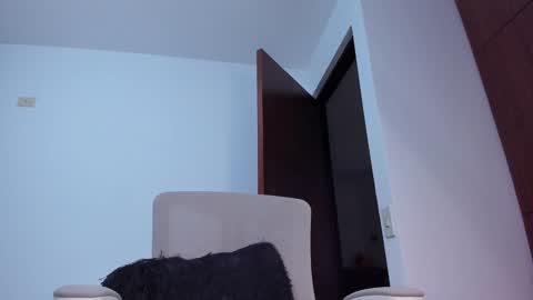 Snapshot of caroliine__ chatting on December 20, 2:52 am Caroline online show from December 20, 2:52 am