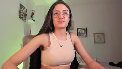 Snapshot of caroliine__ chatting on February 18, 1:54 am Caroline online show from February 18, 1:54 am