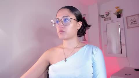 Snapshot of caroliine__ chatting on October 2, 6:46 pm Caroline online show from October 2, 6:46 pm