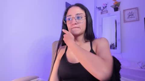 Snapshot of caroliine__ chatting on February 14, 9:21 pm Caroline online show from February 14, 9:21 pm