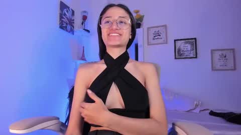 Snapshot of caroliine__ chatting on March 1, 10:31 pm Caroline online show from March 1, 10:31 pm