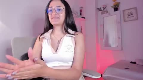 Snapshot of caroliine__ chatting on October 5, 12:04 am Caroline online show from October 5, 12:04 am