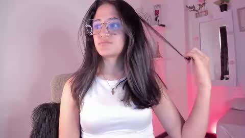 Snapshot of caroliine__ chatting on September 17, 8:40 pm Caroline online show from September 17, 8:40 pm