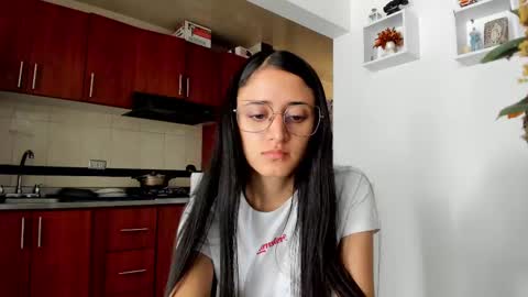 Snapshot of caroliine__ chatting on February 27, 6:42 pm Caroline online show from February 27, 6:42 pm