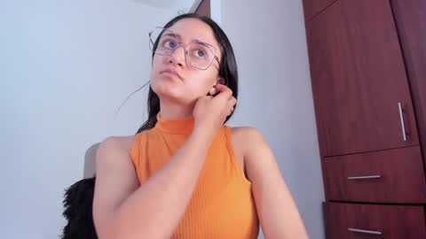 Snapshot of caroliine__ chatting on December 11, 5:25 pm Caroline online show from December 11, 5:25 pm