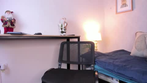  Caroline  online show from January 10, 11:37 am