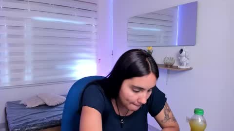 caroline_rodriguez_9 online show from February 10, 7:06 pm