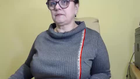 CarolineDream  online show from October 22, 5:45 am