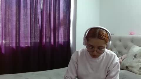 carolinnapinkman online show from April 8, 8:22 pm