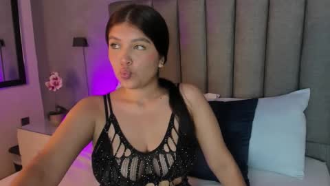 Snapshot of carriepink_ chatting on October 2, 11:48 am carriepink_ online show from October 2, 11:48 am
