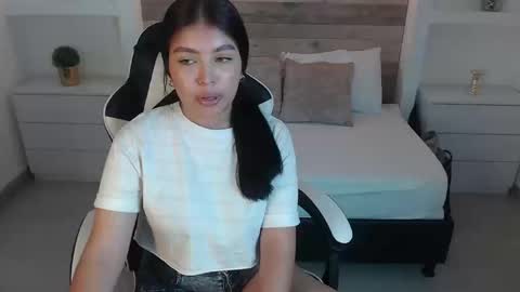 Snapshot of carriepink_ chatting on September 24, 2:16 pm carriepink_ online show from September 24, 2:16 pm