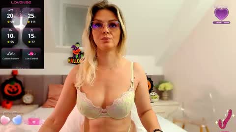 Snapshot of cassidyanne chatting on October 6, 5:02 am cassidyanne online show from October 6, 5:02 am