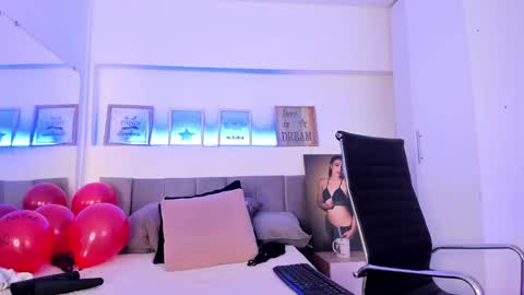 Catalina online show from February 18, 2:06 pm