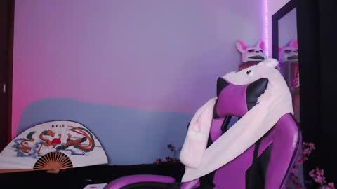 Snapshot of cati_petite chatting on March 6, 12:54 am Cati help me reach my goal of 100 thumbs up again 3 online show from March 6, 12:54 am