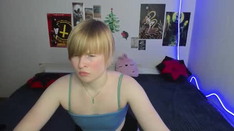 cattie_w_ online show from February 17, 1:16 am