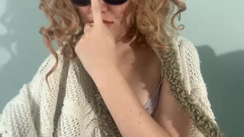 Claire online show from February 26, 2:27 pm