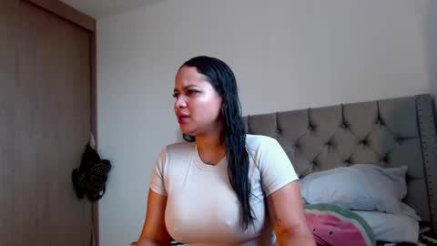 celeneortiiz online show from April 12, 9:06 pm