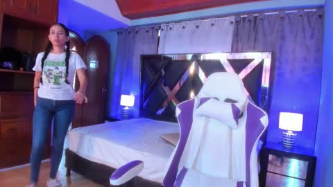 SARA  online show from December 14, 8:03 pm