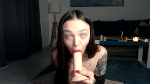 celeste_veyl online show from April 11, 8:40 am