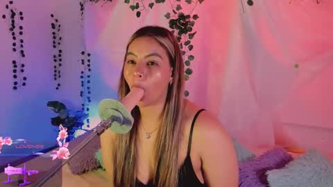 Hello guys my name is Sofi and Lizzie and  Vanessa online show from December 2, 1:18 am