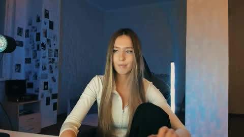 my name is Eva online show from December 5, 8:10 pm