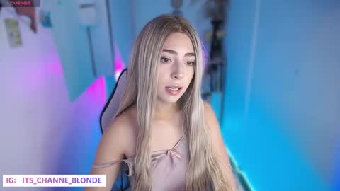 Snapshot of channel_blonde_a chatting on October 6, 9:41 pm channel_blonde_a online show from October 6, 9:41 pm
