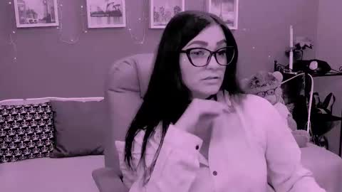 The Queen online show from March 7, 12:17 am