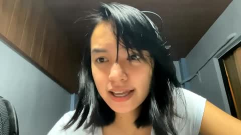 Elly online show from April 1, 1:41 pm