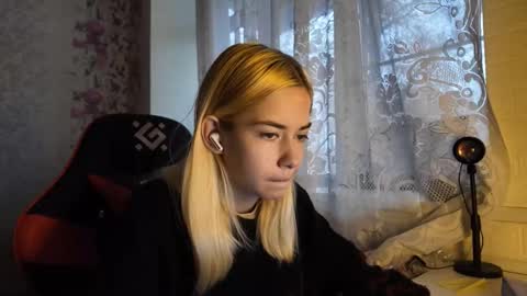 charleneschonert online show from November 11, 7:49 am