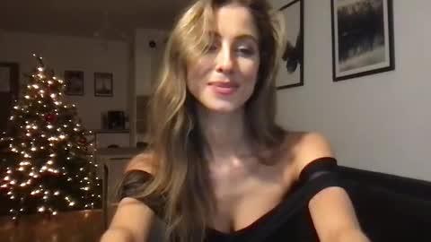 Charlotte Roche online show from December 2, 4:53 pm