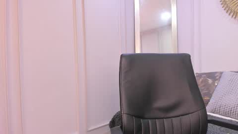 charlottebrownn_ online show from January 9, 5:01 am