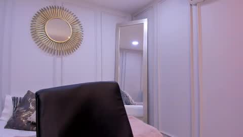 charlottebrownn_ online show from December 4, 4:26 am