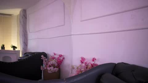 Lauren Rus online show from May 15, 1:36 pm