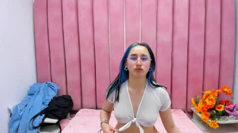 charlottestuart_ online show from December 3, 3:42 am