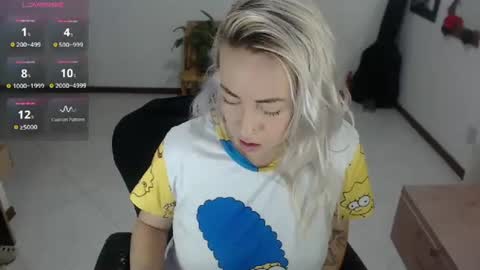 charlottezoe online show from December 13, 8:54 am