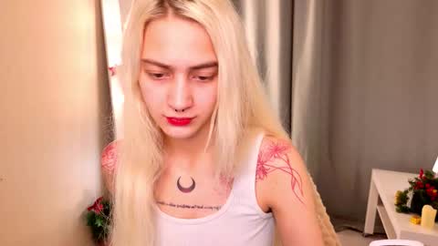 Eva  online show from December 16, 6:08 am