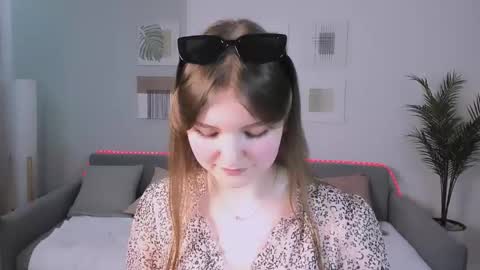 Im Eva online show from May 11, 4:04 pm